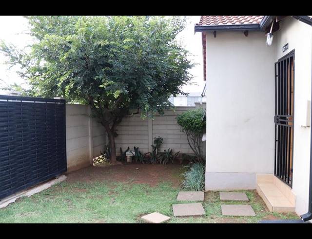 2 BEDROOM PROPERTY TO RENT IN FLEURHOF